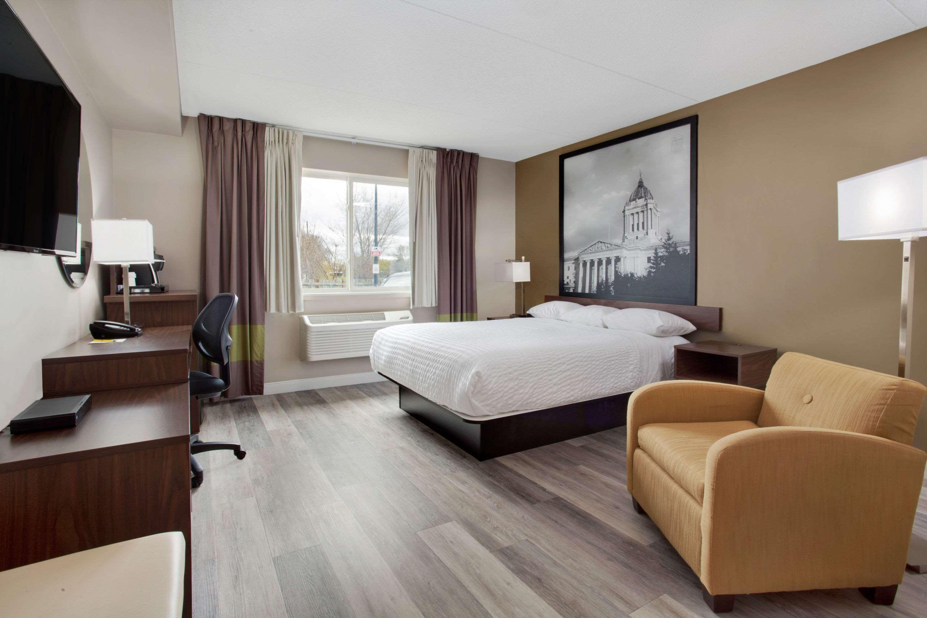 Super 8 By Wyndham Winnipeg West Екстериор снимка