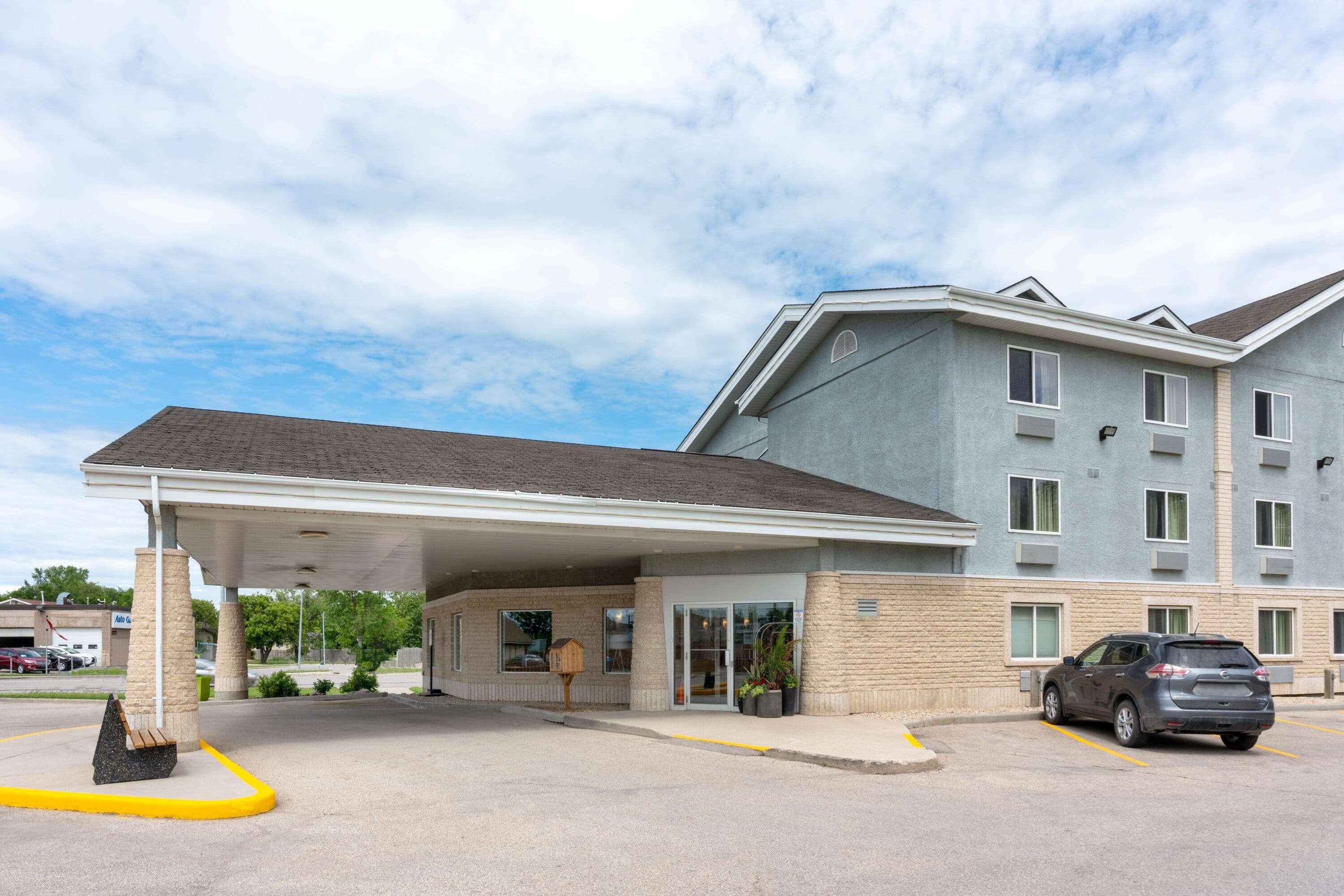 Super 8 By Wyndham Winnipeg West Екстериор снимка