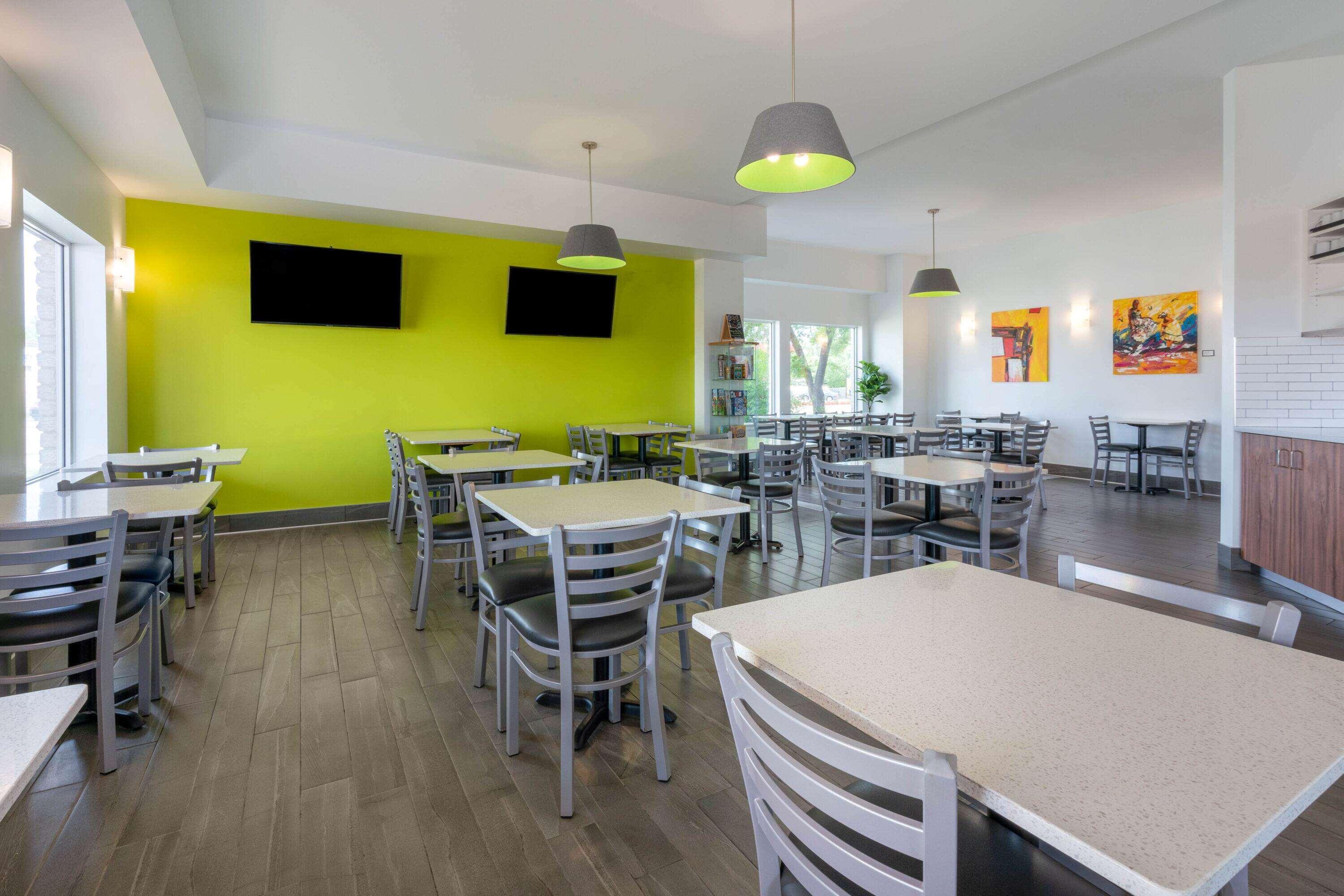 Super 8 By Wyndham Winnipeg West Екстериор снимка
