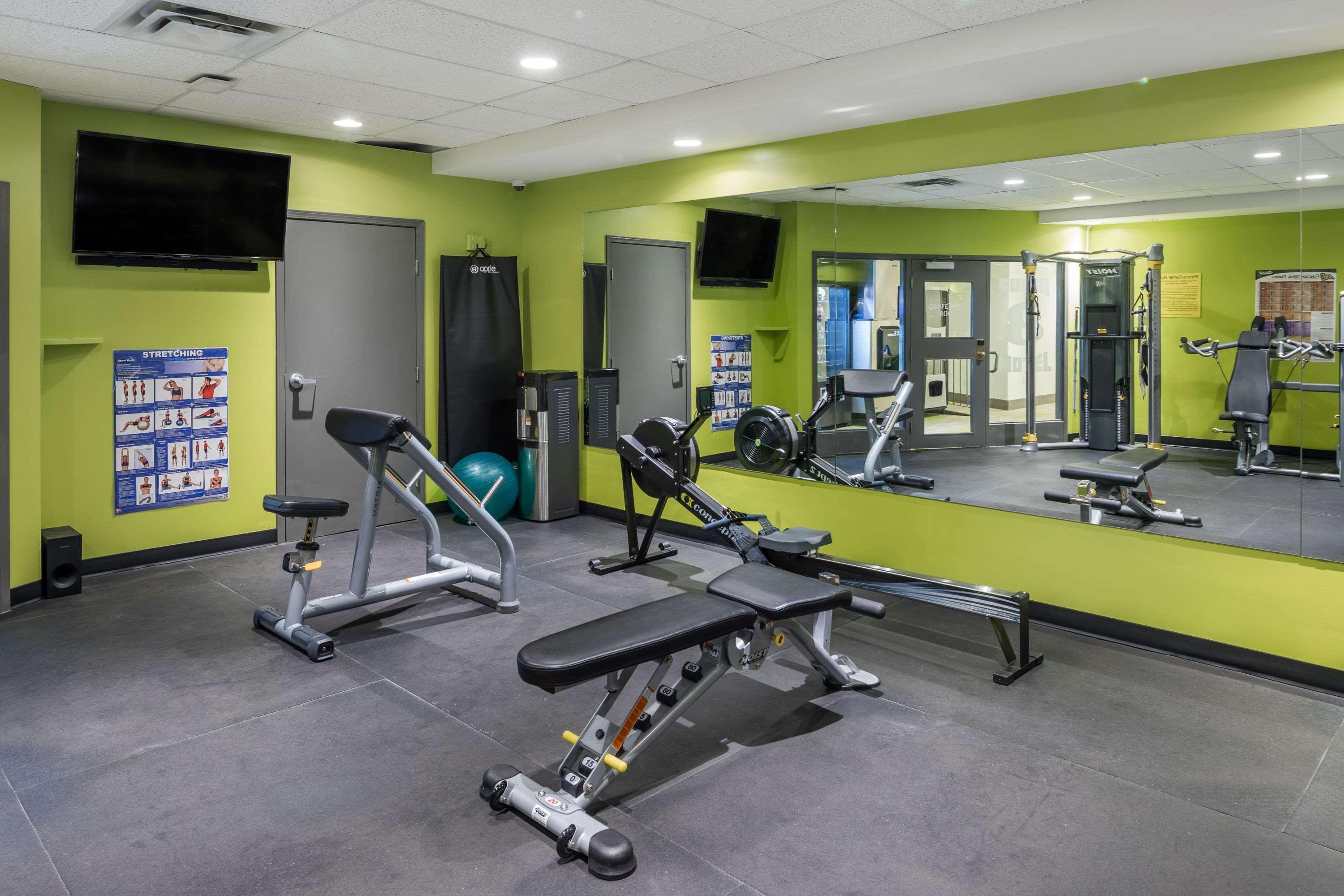 Super 8 By Wyndham Winnipeg West Екстериор снимка