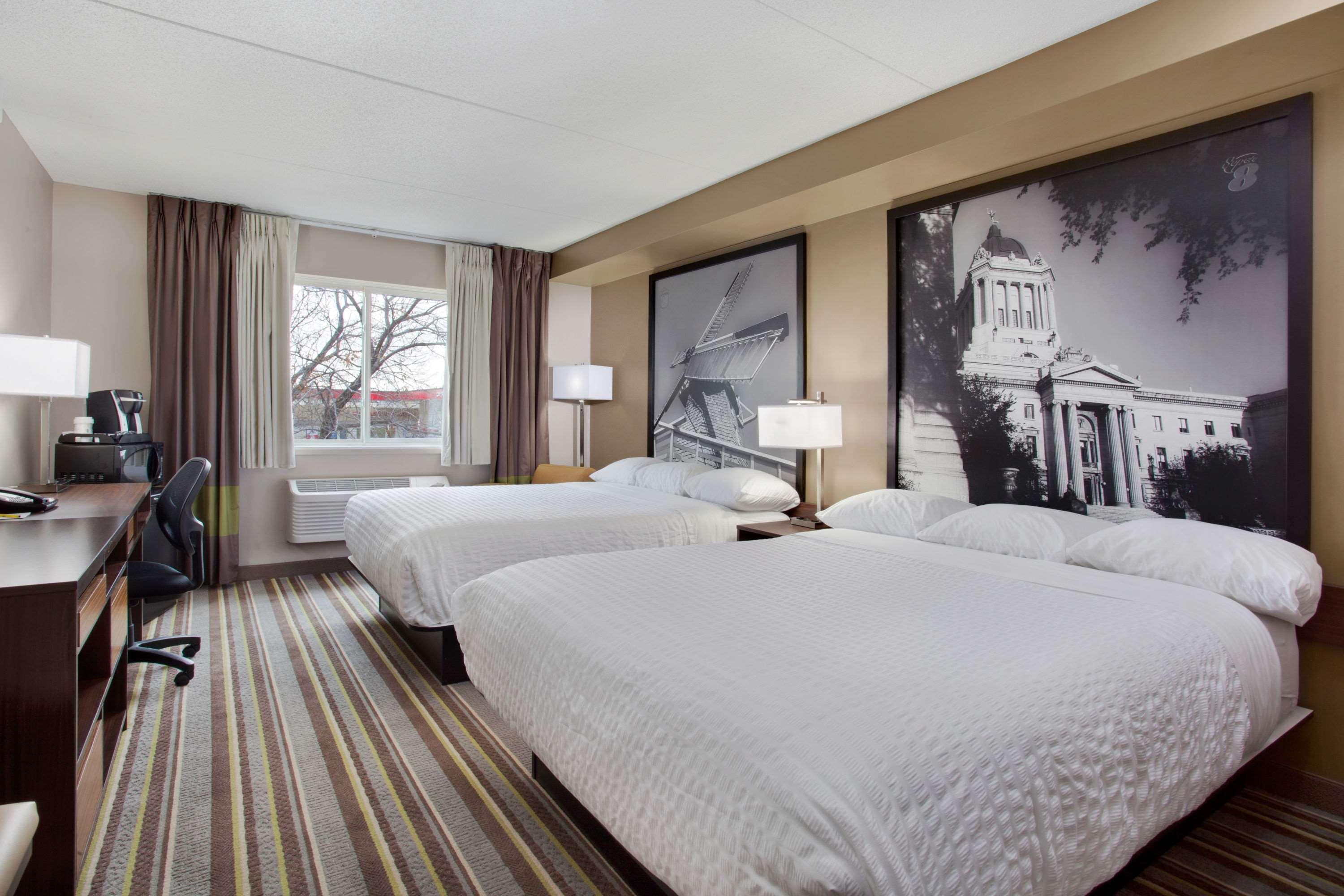 Super 8 By Wyndham Winnipeg West Екстериор снимка