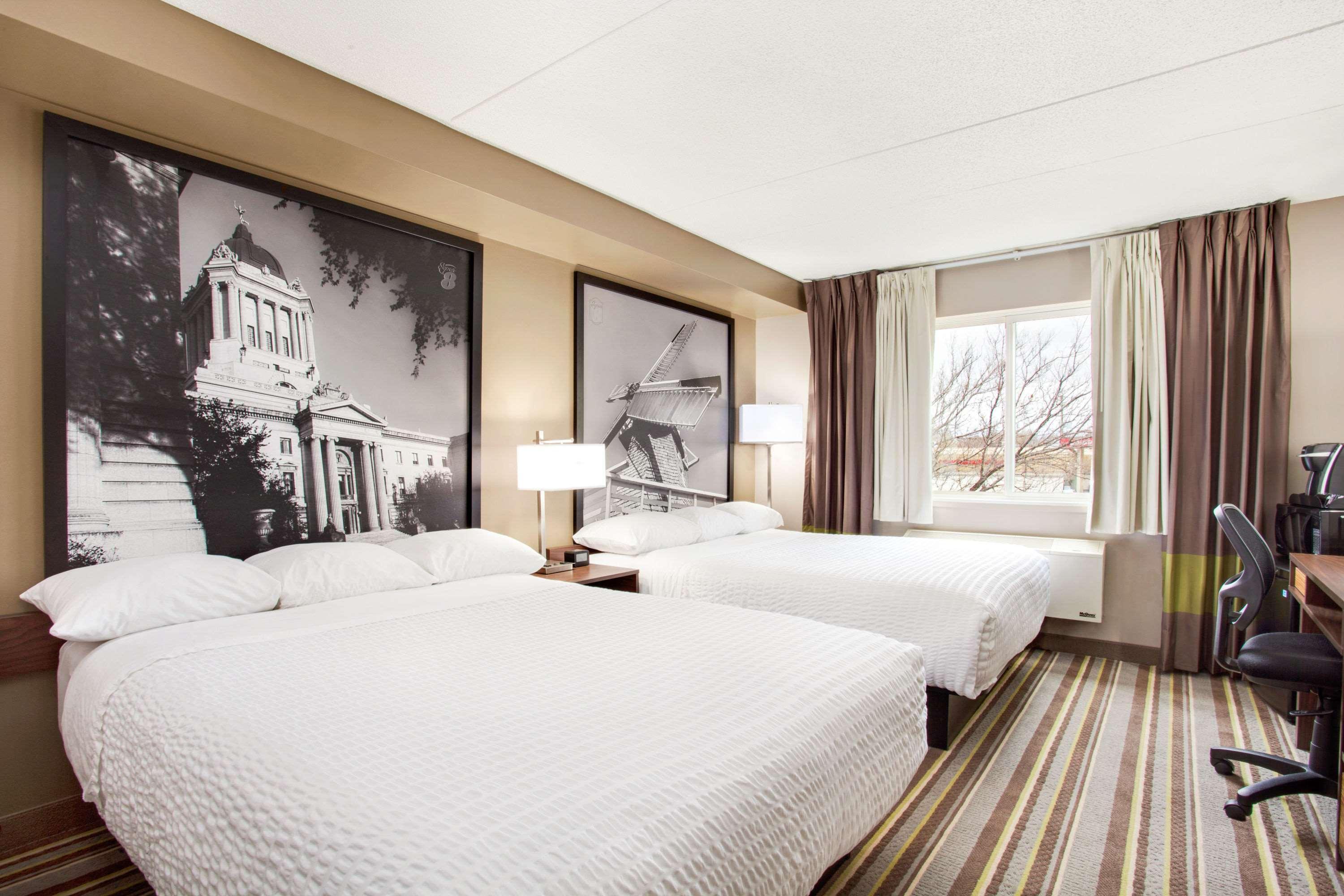 Super 8 By Wyndham Winnipeg West Екстериор снимка