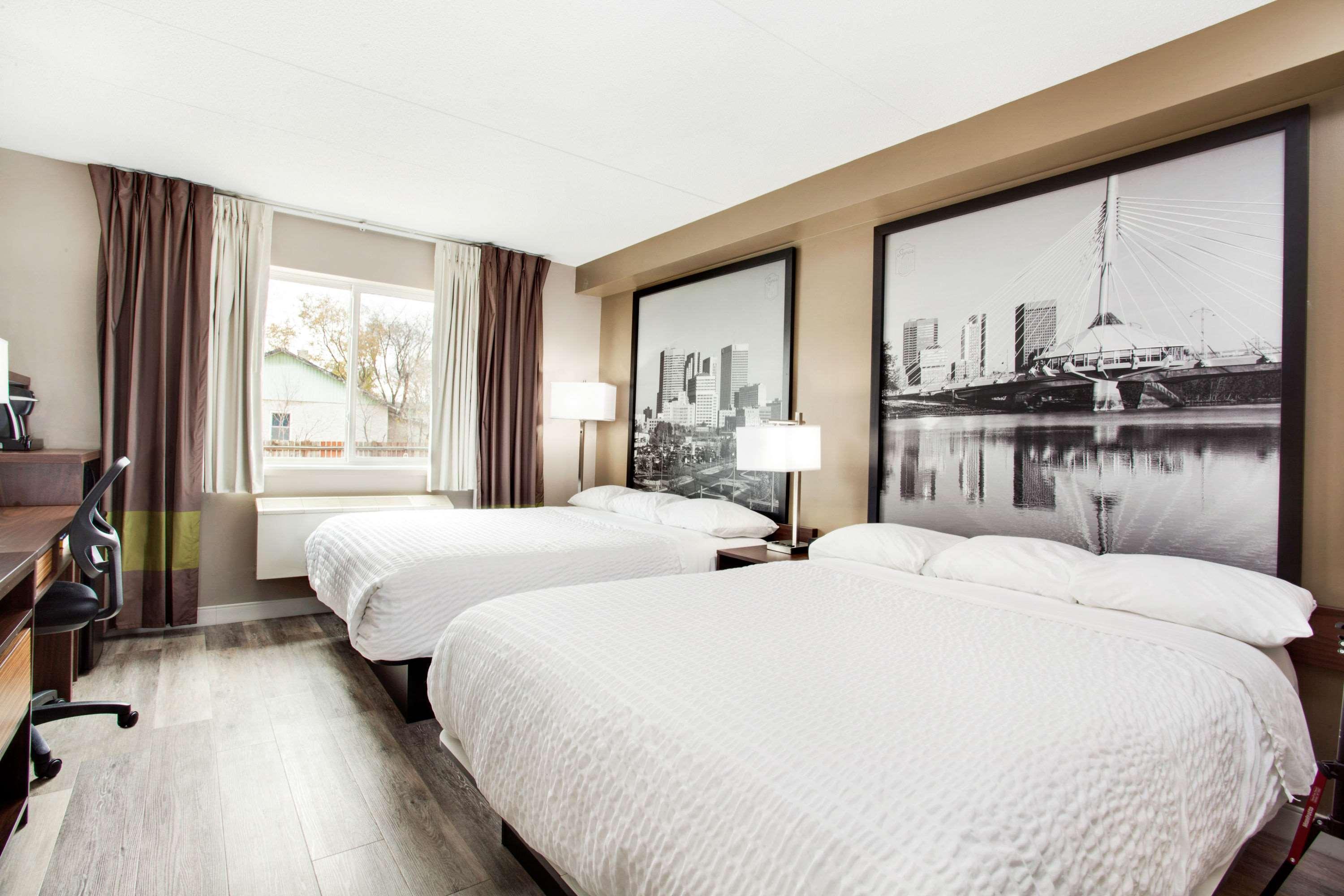 Super 8 By Wyndham Winnipeg West Екстериор снимка