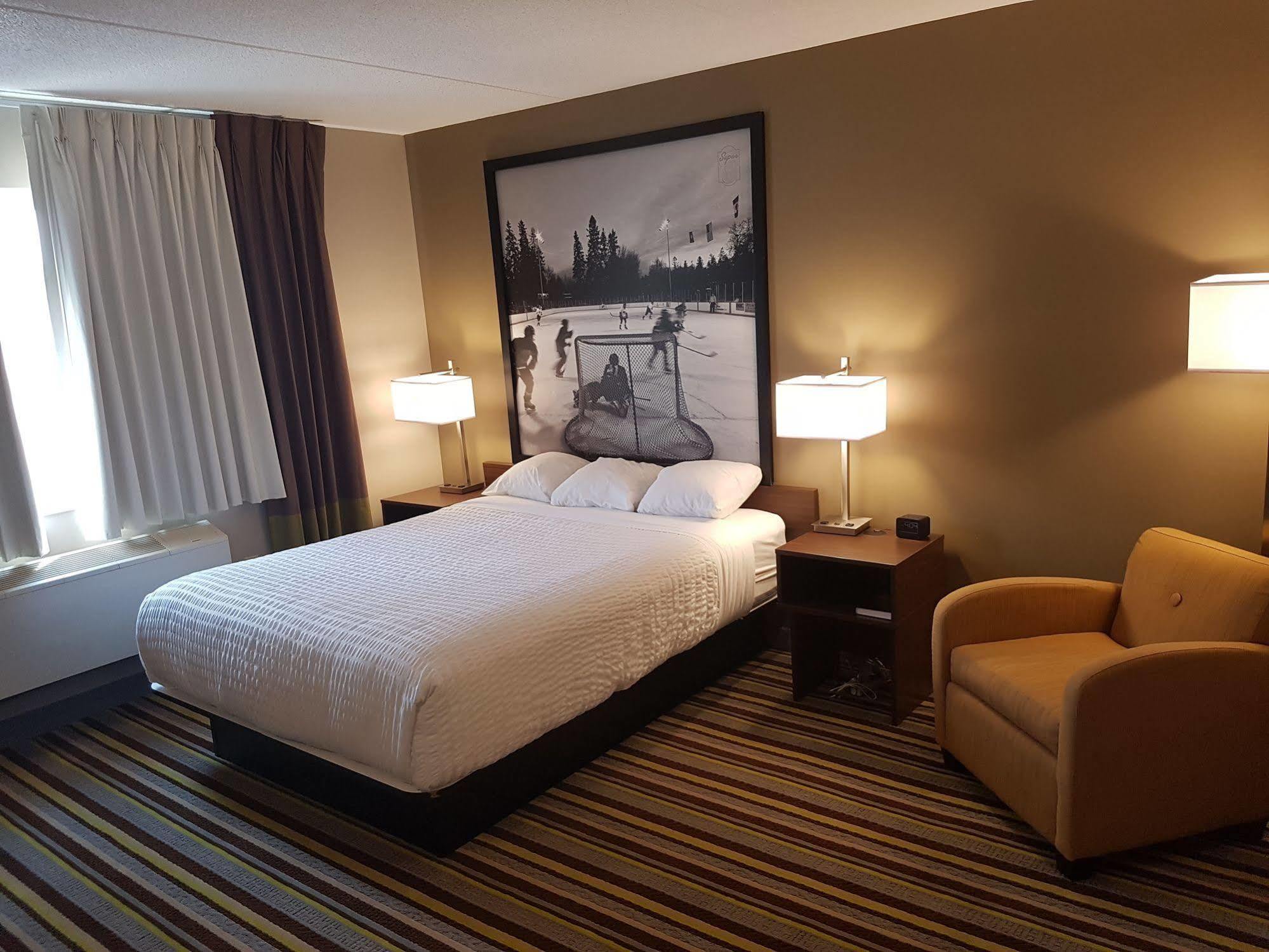Super 8 By Wyndham Winnipeg West Екстериор снимка